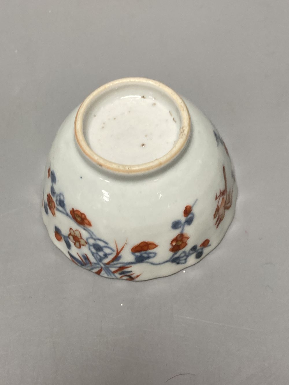 An 18th century Chinese famille rose bowl, 11.5cm diameter, and three smaller Chinese porcelain bowls
